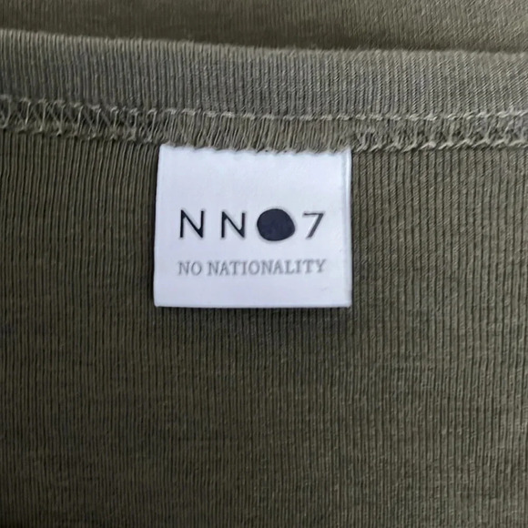 NWT NNO7 No Nationality Long Sleeve T-Shirt Army Green Crew Neck Size Medium - Picture 6 of 11